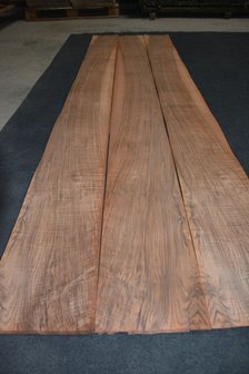 Frans noten fineer moir&eacute; 273 x 24-26 cm | 0.8mm | 0,6825m&sup2;