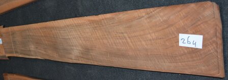 Frans noten fineer moir&eacute; 137 x 19-20 cm | 0.8mm | 0,2672m&sup2;