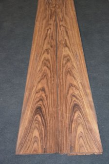 Indisch palissander fineer 235 x 23-27 cm | 0.6 mm | 0,5875m&sup2;