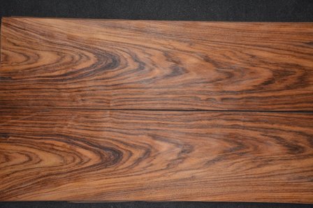 Indisch palissander fineer 235 x 23-27 cm | 0.6 mm | 0,5875m&sup2;