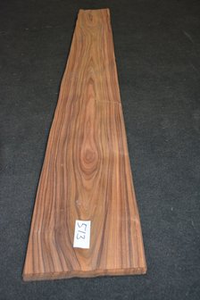 Santos palissander fineer 213 x 24-27 cm | 0.6 mm | 0,543m&sup2;