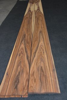 Santos palissander fineer 302 x 14-17 cm | 0.6 mm | 0,4681m&sup2;