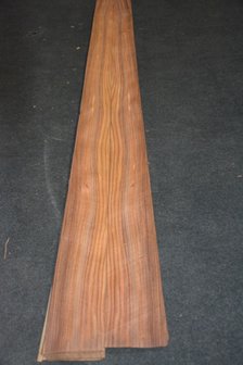 Santos palissander fineer 202 x 9-11 cm | 0.6 mm | 0,202m&sup2;