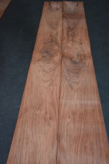 Afrikaans palissander fineer 255 x 30 cm | 0.6 mm | 0,765m&sup2;