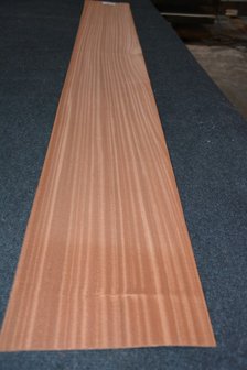 Sapelli mahonie fineer 221 x 24-26 cm | 0.6mm | 0,553m&sup2;