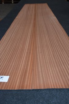 Sapelli mahonie fineer 221 x 24-26 cm | 0.6mm | 0,553m&sup2;