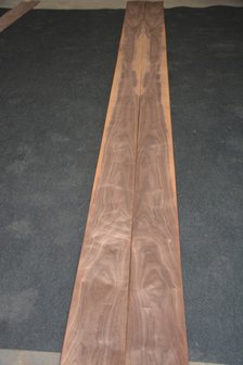Amerikaans noten fineer 435 x 17-21 cm | 0.6mm | 0,827m&sup2;