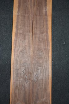 Amerikaans noten fineer 435 x 17-21 cm | 0.6mm | 0,827m&sup2;