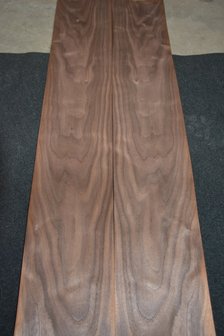 Amerikaans noten fineer 435 x 17-21 cm | 0.6mm | 0,827m&sup2;