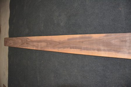 Amerikaans noten fineer 435 x 17-21 cm | 0.6mm | 0,827m&sup2;