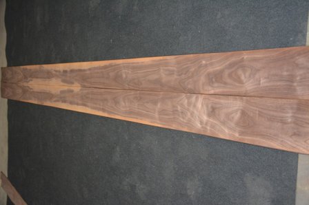 Amerikaans noten fineer 435 x 17-21 cm | 0.6mm | 0,827m&sup2;