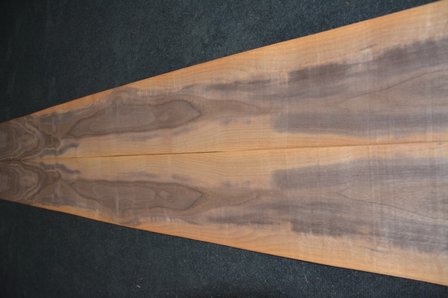 Amerikaans noten fineer 435 x 17-21 cm | 0.6mm | 0,827m&sup2;