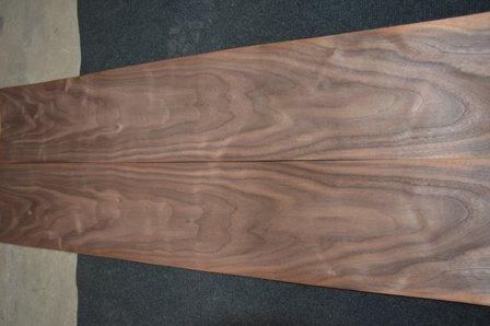 Amerikaans noten fineer 435 x 17-21 cm | 0.6mm | 0,827m&sup2;