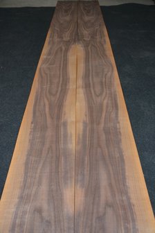 Amerikaans noten fineer 435 x 23-26 cm | 0.6mm | 1,065m&sup2;