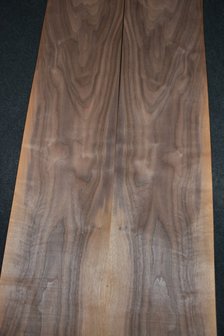 Amerikaans noten fineer 435 x 23-26 cm | 0.6mm | 1,065m&sup2;