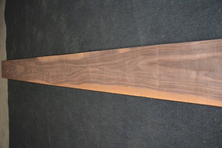 Amerikaans noten fineer 435 x 23-26 cm | 0.6mm | 1,065m&sup2;