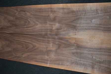Amerikaans noten fineer 435 x 23-26 cm | 0.6mm | 1,065m&sup2;