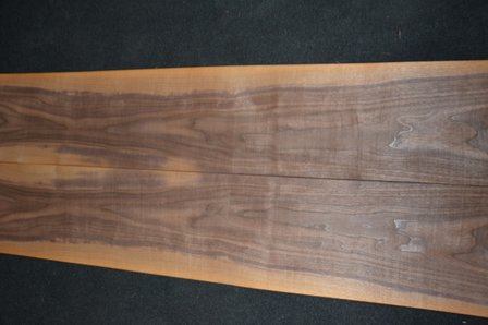 Amerikaans noten fineer 435 x 23-26 cm | 0.6mm | 1,065m&sup2;