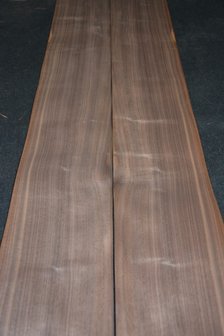 Amerikaans noten fineer 425 x 20-24 cm | 0.6mm | 0,935m&sup2;