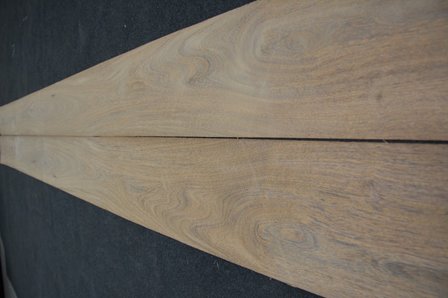 Bruinhart fineer 325 x 22 cm | 0.6mm | 0,715m&sup2;