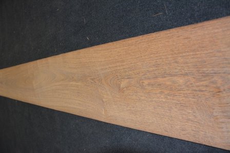Bruinhart fineer 325 x 27 cm | 0.6mm | 0,878m&sup2;
