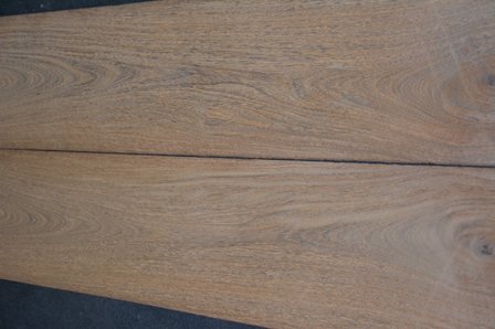 Bruinhart fineer 325 x 27 cm | 0.6mm | 0,878m&sup2;
