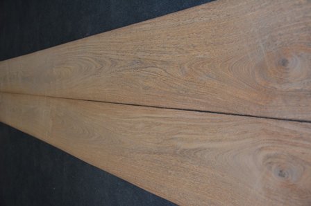 Bruinhart fineer 325 x 27 cm | 0.6mm | 0,878m&sup2;