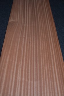 Sapelli mahonie fineer 221 x 25-28 cm | 0.6mm | 0,586m&sup2;
