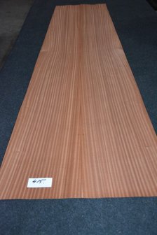 Sapelli mahonie fineer 221 x 25-28 cm | 0.6mm | 0,586m&sup2;