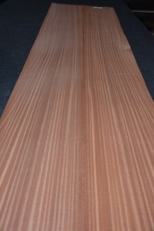 Sapelli mahonie fineer 221 x 25-28 cm | 0.6mm | 0,586m&sup2;