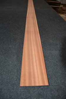 Sipo mahonie fineer 225 x 10-11 cm | 0.6mm | 0,261m&sup2;