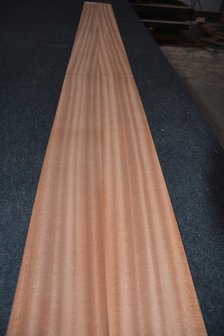 Sipo mahonie fineer 225 x 10-11 cm | 0.6mm | 0,261m&sup2;