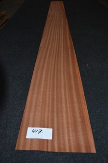 Sipo mahonie fineer 204 x 17-22 cm | 0.6mm | 0,398m&sup2;