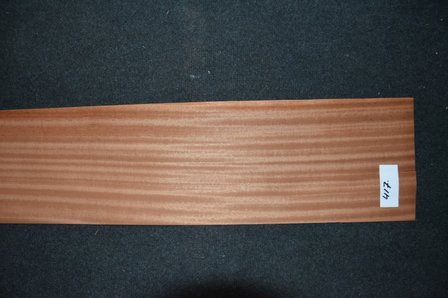 Sipo mahonie fineer 204 x 17-22 cm | 0.6mm | 0,398m&sup2;
