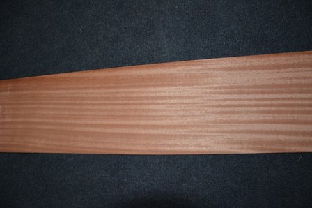 Sipo mahonie fineer 204 x 17-22 cm | 0.6mm | 0,398m&sup2;