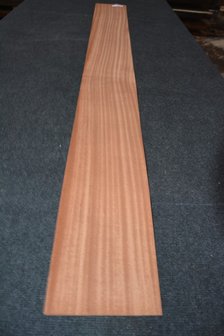 Sipo mahonie fineer 204 x 17-22 cm | 0.6mm | 0,398m&sup2;