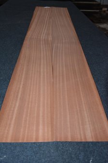 Sipo mahonie fineer 204 x 17-22 cm | 0.6mm | 0,398m&sup2;