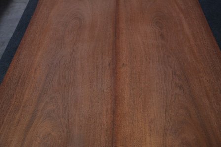 Swietenia mahonie fineer 242 x 44-45 cm | 0.6mm | 1,077m2