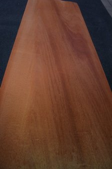 Swietenia mahonie fineer 242 x 49-55 cm | 0.6mm | 1,256m2