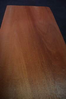 Swietenia mahonie fineer 242 x 49-55 cm | 0.6mm | 1,256m2