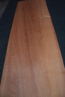 Swietenia mahonie fineer 242 x 49-55 cm | 0.6mm | 1,256m2