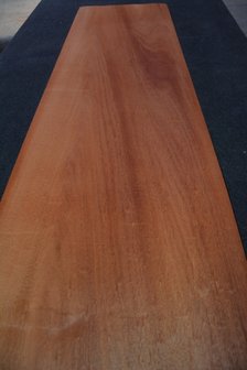 Swietenia mahonie fineer 242 x 49-55 cm | 0.6mm | 1,256m2