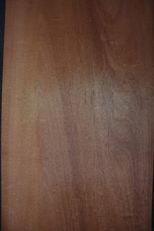 Swietenia mahonie fineer 242 x 49-55 cm | 0.6mm | 1,256m2