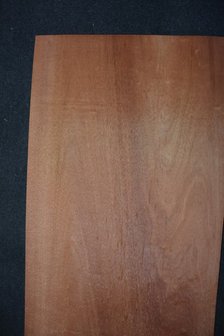 Swietenia mahonie fineer 242 x 49-55 cm | 0.6mm | 1,256m2