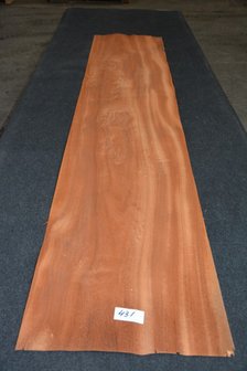 Mahonie Khaya Ivorensis fineer 254 x 52 cm | 0.6mm | 1,321m&sup2;