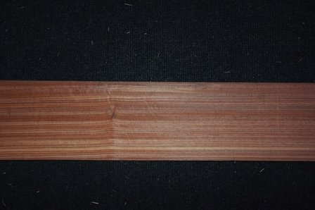 Rozenhout fineer 307 x 11-14 cm | 0.6 mm |0,382 m2 | kwartiers