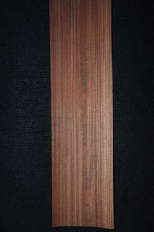 Rozenhout fineer 307 x 11-14 cm | 0.6 mm |0,382 m2 | kwartiers