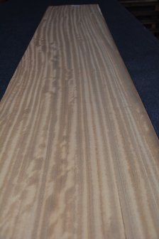 Iroko fineer 230 x 42-43 cm | 0.6mm | 0,978 m2
