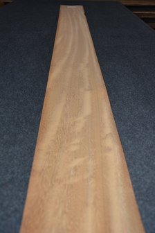 Iroko fineer 230 x 17-20 cm | 0.6mm | 0,426 m2