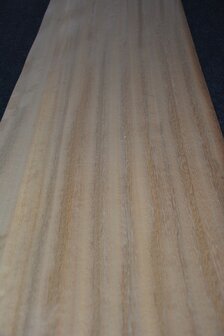 Iroko fineer 230 x 33-36 cm | 0.6mm | 0,794 m2